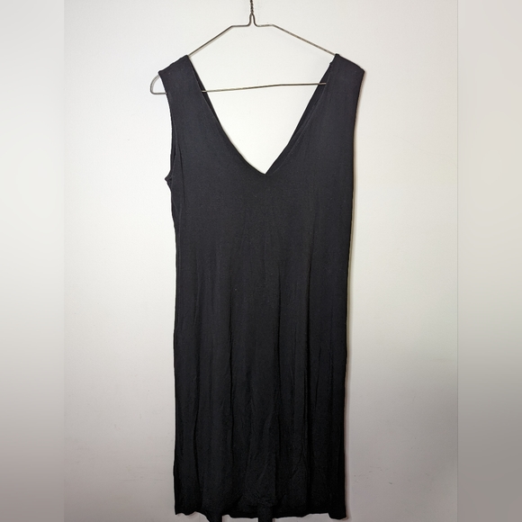 Black Dress - Picture 2 of 2